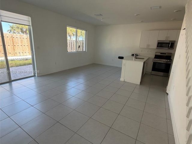 Дом в аренду по адресу 679 SE 13th St Cir 679 - фото 7485658