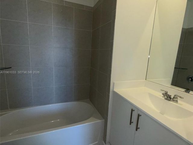 Дом в аренду по адресу 679 SE 13th St Cir 679 - фото 7485678