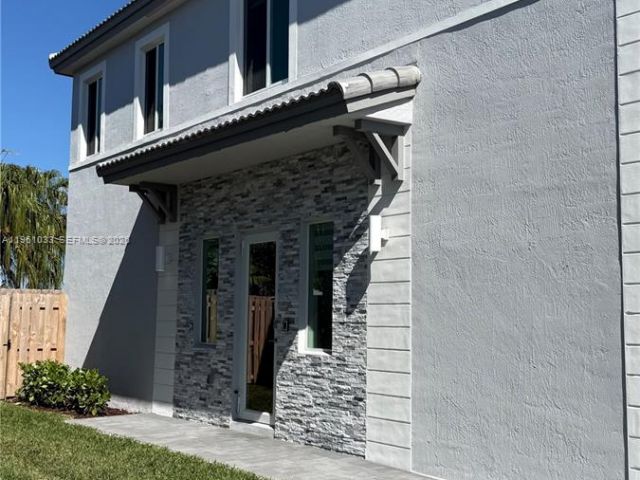 Дом в аренду по адресу 679 SE 13th St Cir 679 - фото 7485686