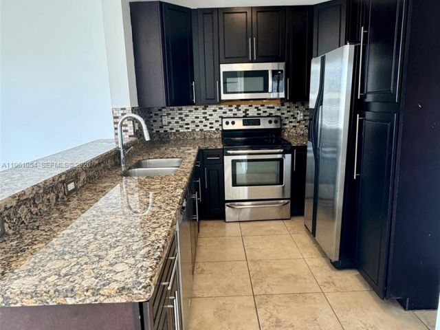 Дом в аренду по адресу 15430 NW 12th Ct 0 - фото 7455414