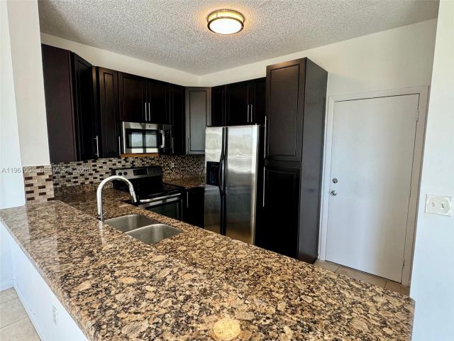 Дом в аренду по адресу 15430 NW 12th Ct 0 - фото 7455418