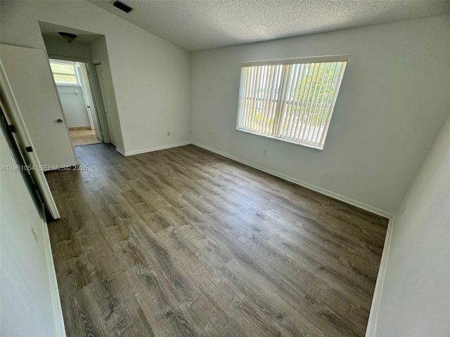 Дом в аренду по адресу 15430 NW 12th Ct 0 - фото 7455422