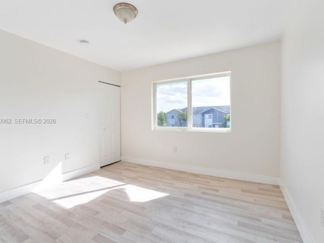 Дом в аренду по адресу 2767 NW 191st Ter 0 - фото 7485357