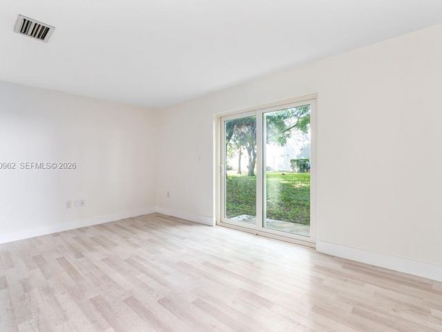 Дом в аренду по адресу 2767 NW 191st Ter 0 - фото 7485360