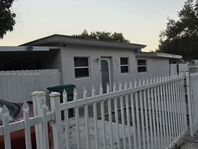 Продажа дома по адресу 8355 NW 21st Ave - фото 7526858