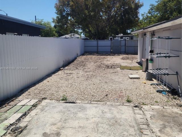 Продажа дома по адресу 8355 NW 21st Ave - фото 7526861