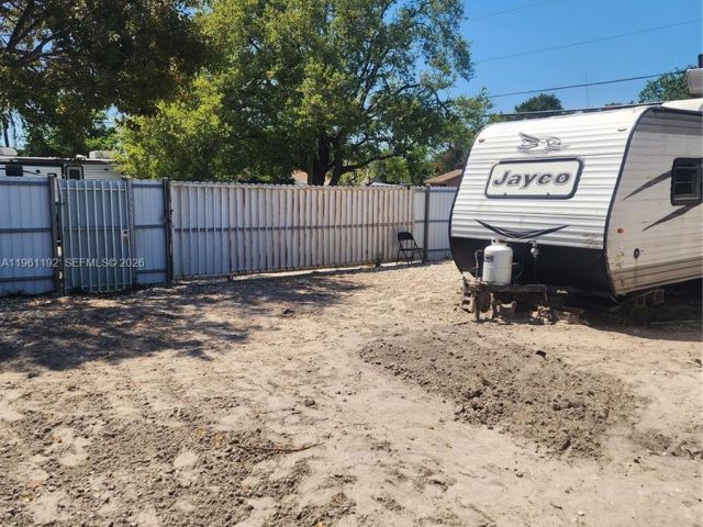 Продажа дома по адресу 8355 NW 21st Ave - фото 7526862