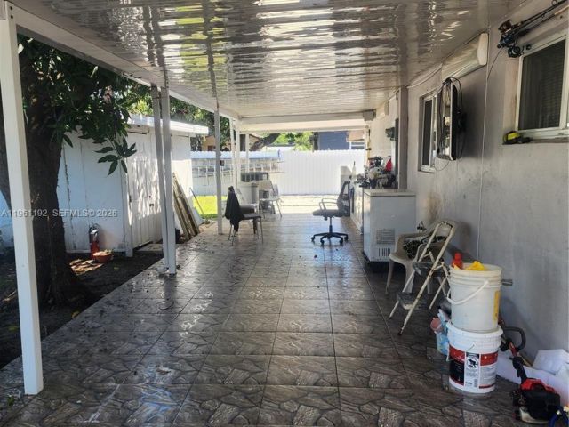 Продажа дома по адресу 8355 NW 21st Ave - фото 7526865