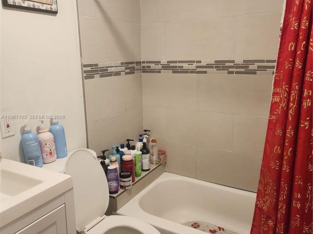 Продажа дома по адресу 8355 NW 21st Ave - фото 7526867