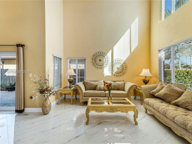 Продажа дома по адресу 2680 SW 142nd Ave - фото 7449101