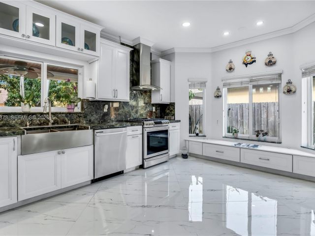 Продажа дома по адресу 2680 SW 142nd Ave - фото 7449107