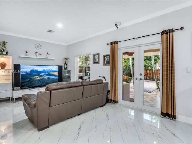 Продажа дома по адресу 2680 SW 142nd Ave - фото 7449111