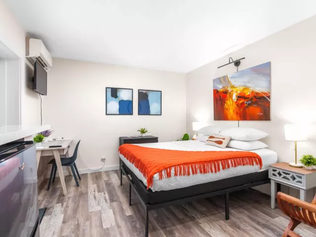 Продажа дома по адресу 1110 NW 7th Avenue - фото 8417037