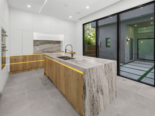 Продажа дома по адресу 441 NW 44th St - фото 7446349