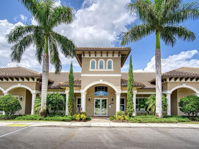 Дом в аренду по адресу 5060 Eucalyptus Dr 2 - фото 7495954