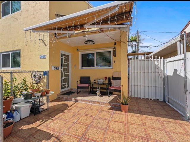 Продажа дома по адресу 3056 NW 15th St 201 - фото 7493634