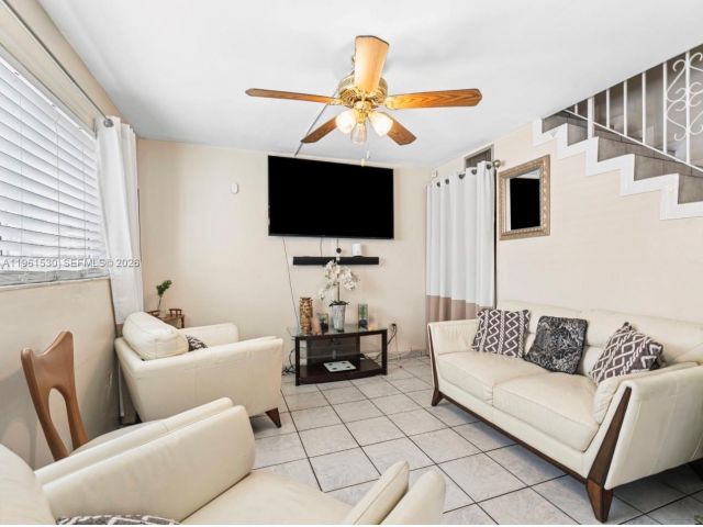 Продажа дома по адресу 3056 NW 15th St 201 - фото 7493635