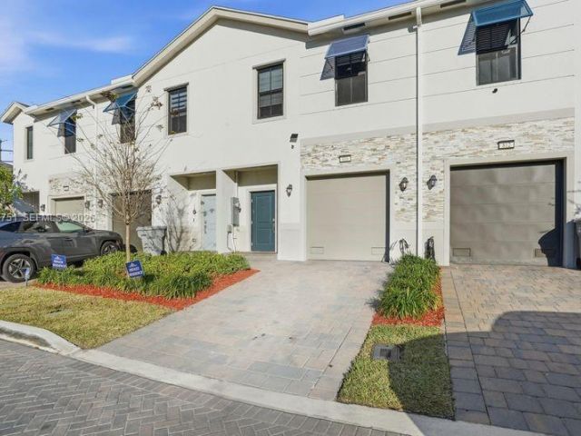 Дом в аренду по адресу 816 NW 3rd Ter 818 - фото 7478168