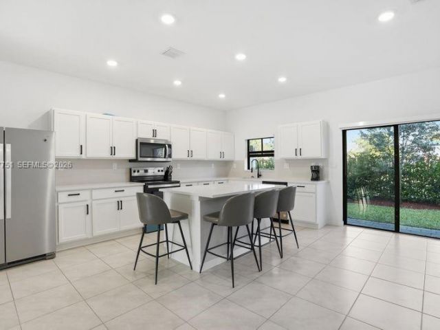 Дом в аренду по адресу 816 NW 3rd Ter 818 - фото 7478169