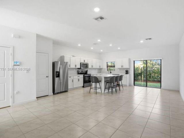 Дом в аренду по адресу 816 NW 3rd Ter 818 - фото 7478174