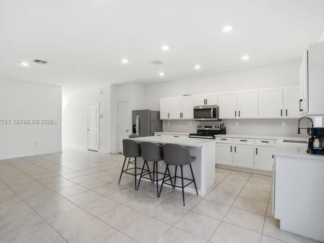 Дом в аренду по адресу 816 NW 3rd Ter 818 - фото 7478175