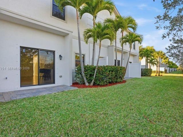 Дом в аренду по адресу 816 NW 3rd Ter 818 - фото 7478177