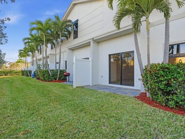 Дом в аренду по адресу 816 NW 3rd Ter 818 - фото 7478178