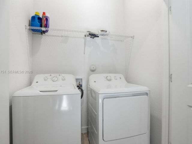 Дом в аренду по адресу 816 NW 3rd Ter 818 - фото 7478180