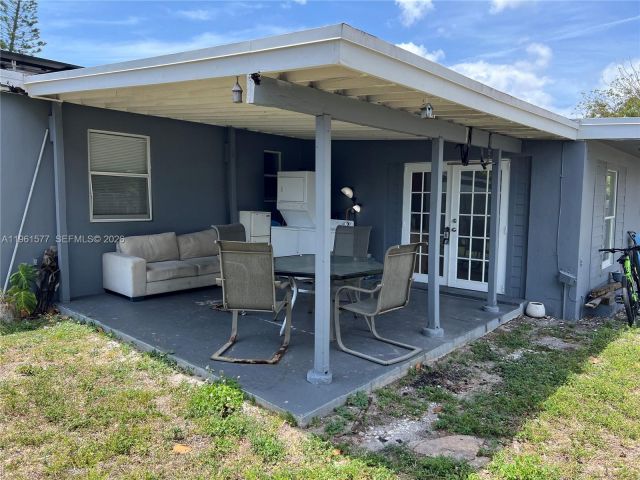 Дом в аренду по адресу 1885 NE 53rd St - фото 7384242