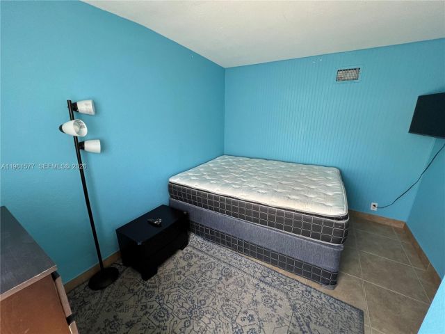 Дом в аренду по адресу 1885 NE 53rd St - фото 7384243