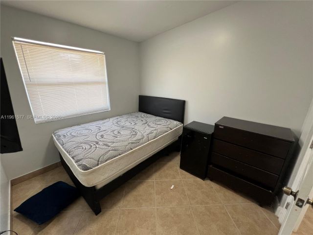 Дом в аренду по адресу 1885 NE 53rd St - фото 7384244