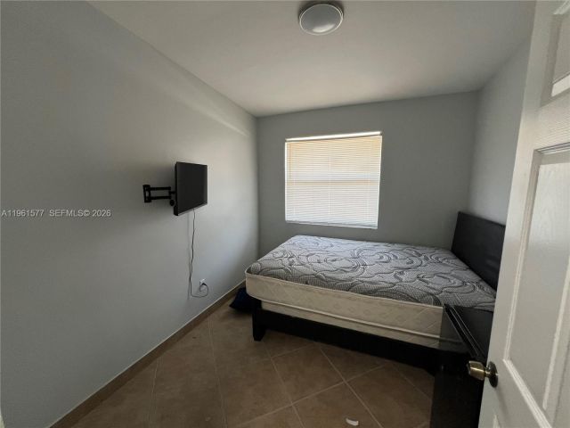 Дом в аренду по адресу 1885 NE 53rd St - фото 7384245