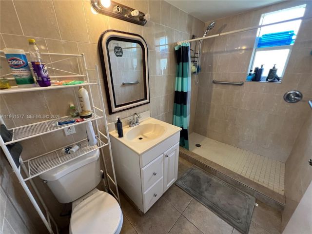 Дом в аренду по адресу 1885 NE 53rd St - фото 7384246