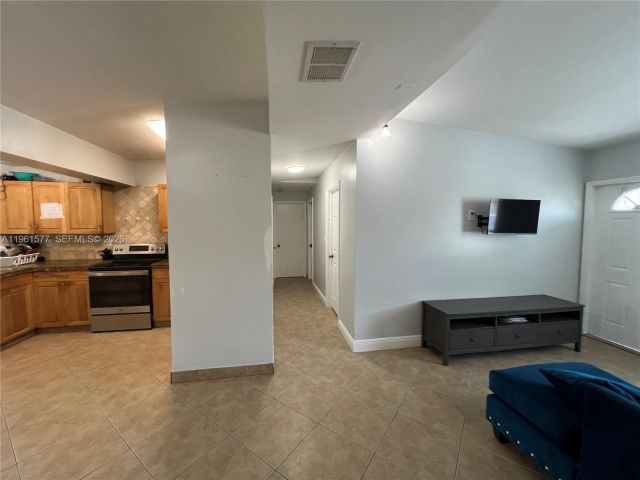 Дом в аренду по адресу 1885 NE 53rd St - фото 7384249