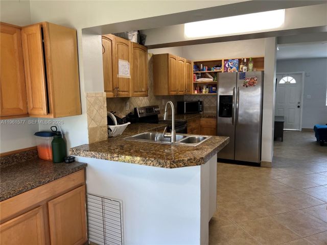 Дом в аренду по адресу 1885 NE 53rd St - фото 7384252