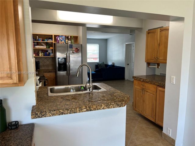 Дом в аренду по адресу 1885 NE 53rd St - фото 7384253