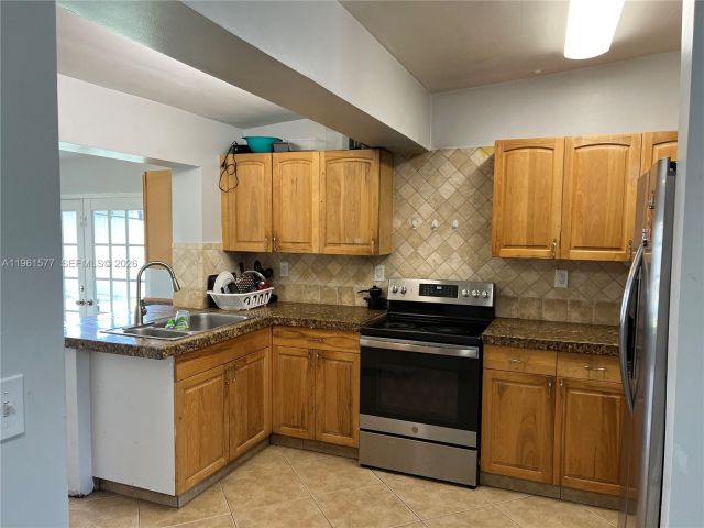 Дом в аренду по адресу 1885 NE 53rd St - фото 7384254