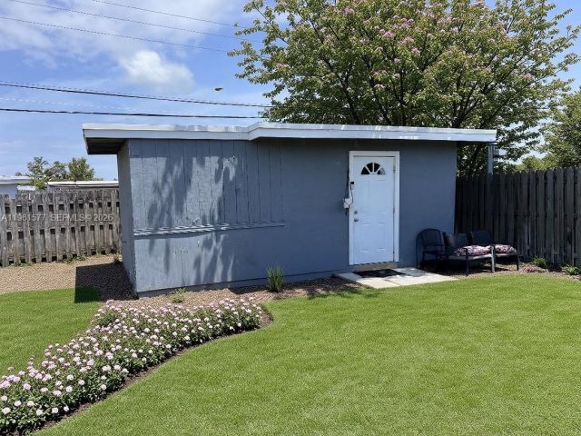 Дом в аренду по адресу 1885 NE 53rd St - фото 7384257