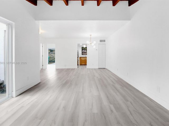 Дом в аренду по адресу 10921 SW 70th Ter 10921 - фото 7498190