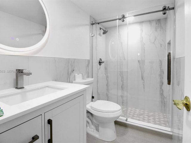 Дом в аренду по адресу 10921 SW 70th Ter 10921 - фото 7498195