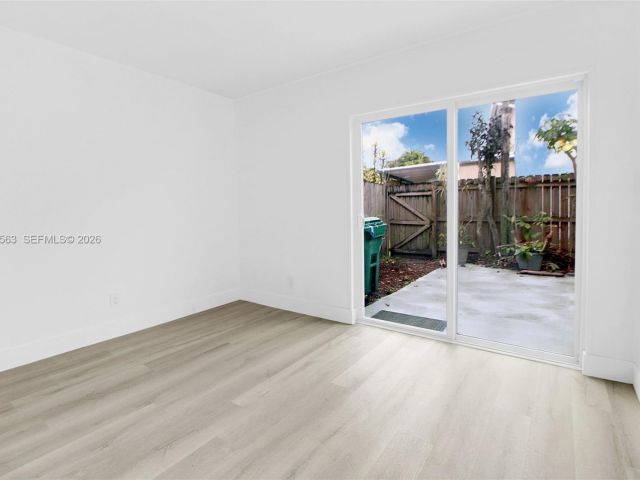 Дом в аренду по адресу 10921 SW 70th Ter 10921 - фото 7498196