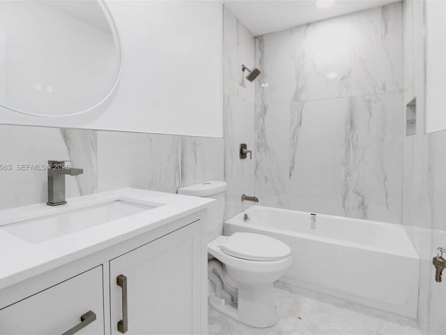 Дом в аренду по адресу 10921 SW 70th Ter 10921 - фото 7498201