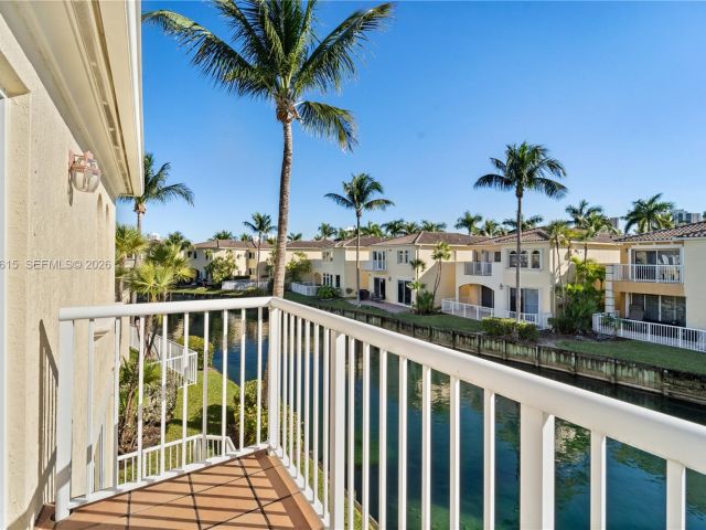 Дом в аренду по адресу 3110 NE 210th Ter - фото 7386951