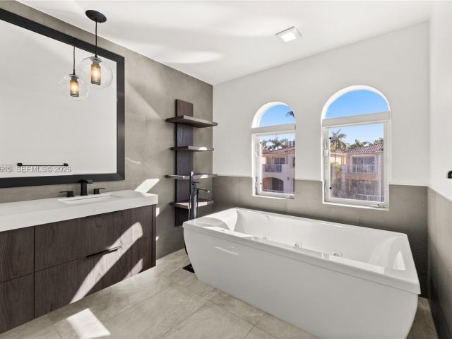 Дом в аренду по адресу 3110 NE 210th Ter - фото 7386953