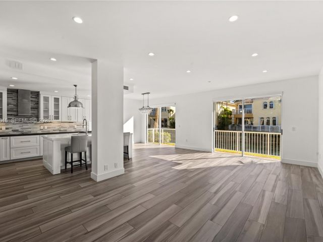 Дом в аренду по адресу 3110 NE 210th Ter - фото 7386956