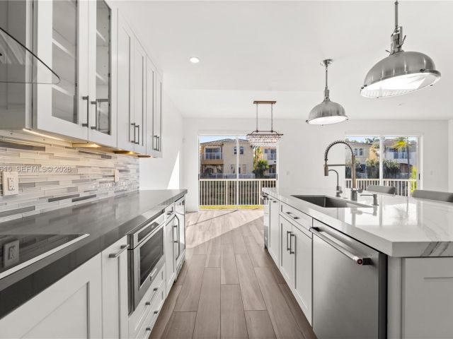 Дом в аренду по адресу 3110 NE 210th Ter - фото 7386960