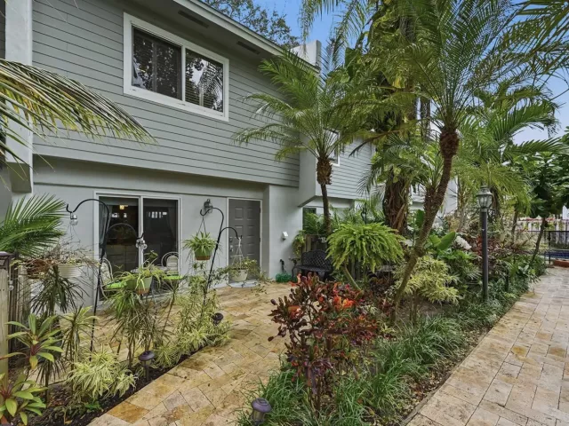 Продажа дома по адресу 705 NE 1st Street 2 - фото 9346696