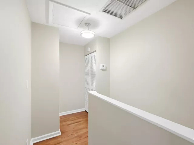 Продажа дома по адресу 705 NE 1st Street 2 - фото 9346722