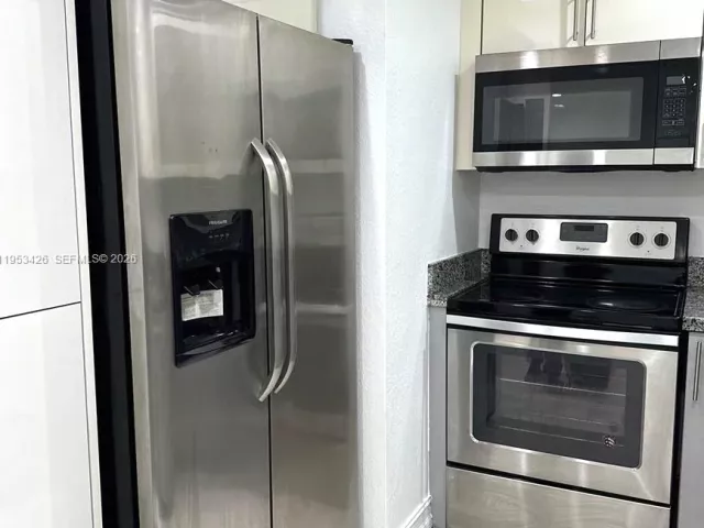 Дом в аренду по адресу 4329 NW 3rd Ave - фото 7387840