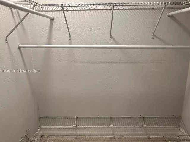 Дом в аренду по адресу 4329 NW 3rd Ave - фото 7387846